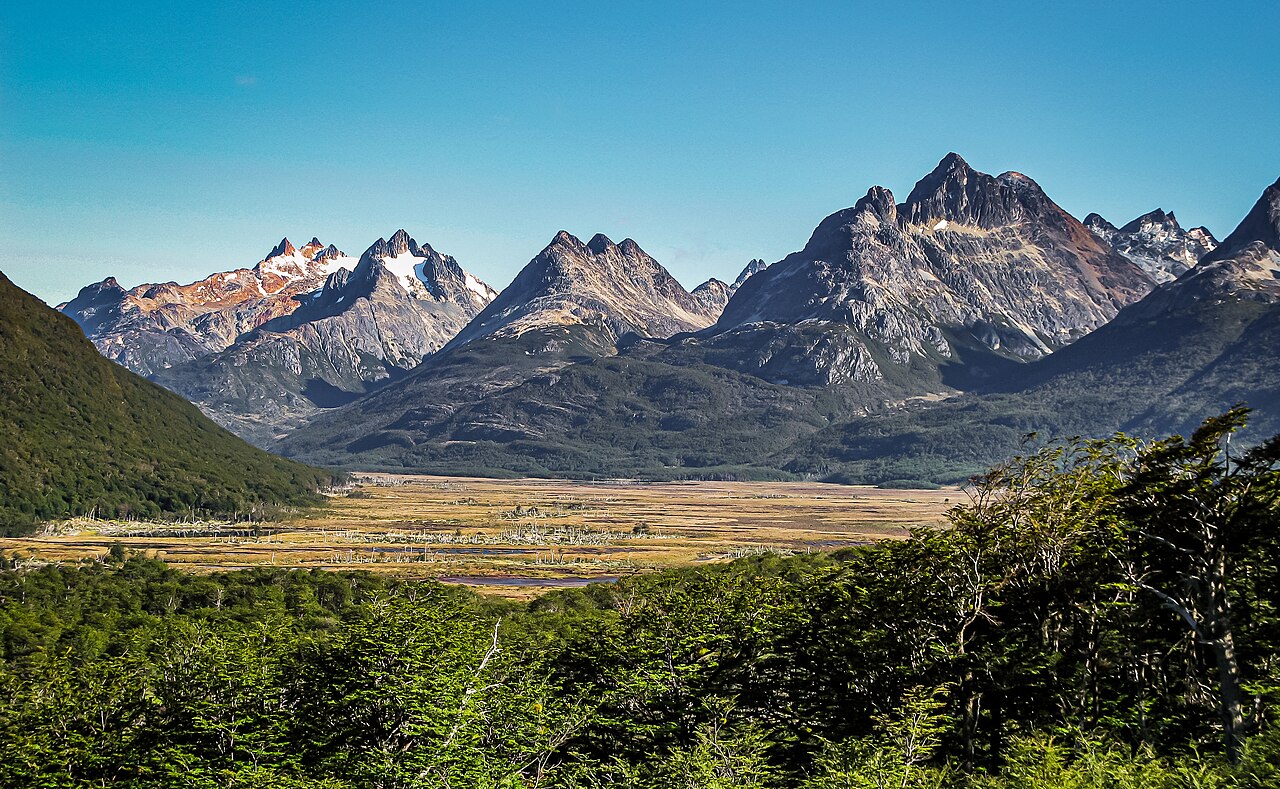 Chilean Patagonia Andes — Chile vs Argentina distinguishing terrain